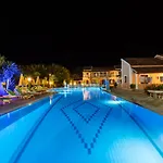 Yiannis Village Studios-suites -apartments شقة *
