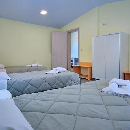 Yiannis Village Studios-suites -apartments شقة *
