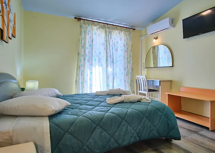 Yiannis Village Studios-suites -apartments *